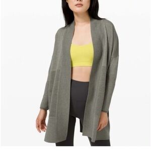 Lululemon Sit In Lotus Wrap; size 6, gently used condition